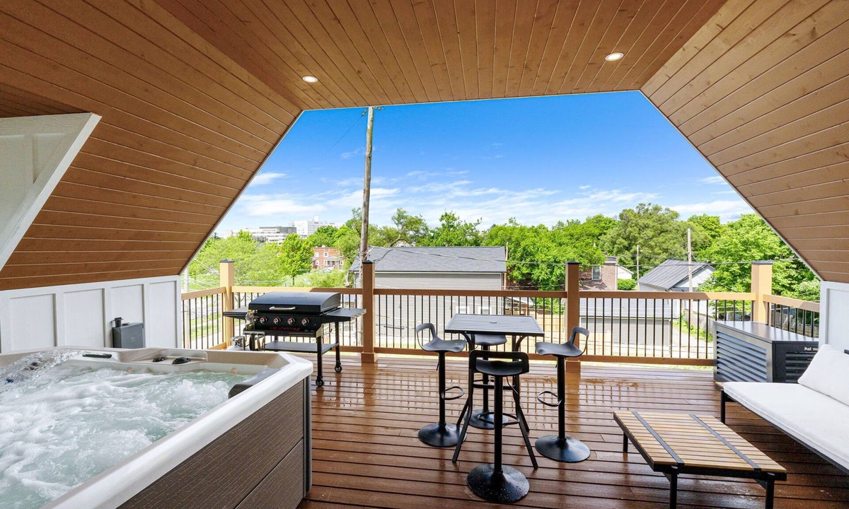 Olde Towne East House | Modern Columbus Retreat Hot Tub, Theater, Games, Sleeps 16+