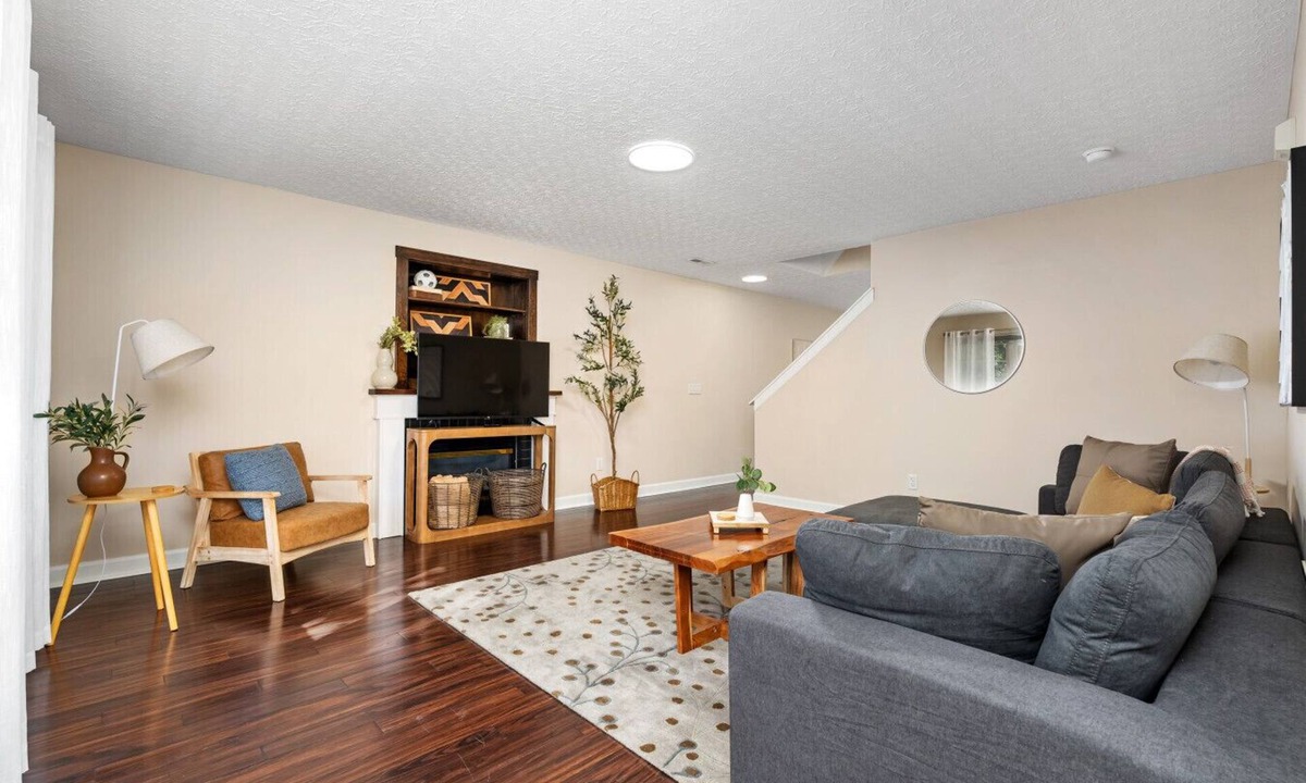 Polaris House | Modern Comfort Near Polaris | Stylish 3BR Home w/Patio & Garage