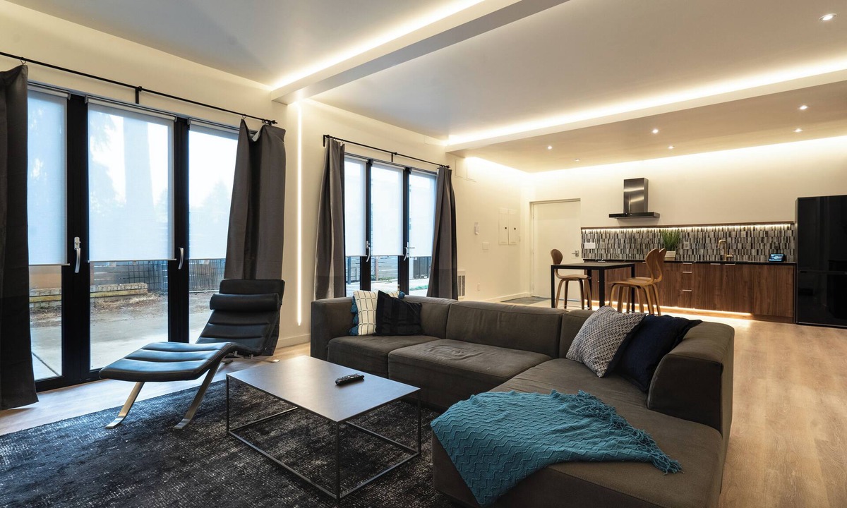 Redmond Apartment | Modern High End Loft Large Central Location in wonderful Kirkland AC