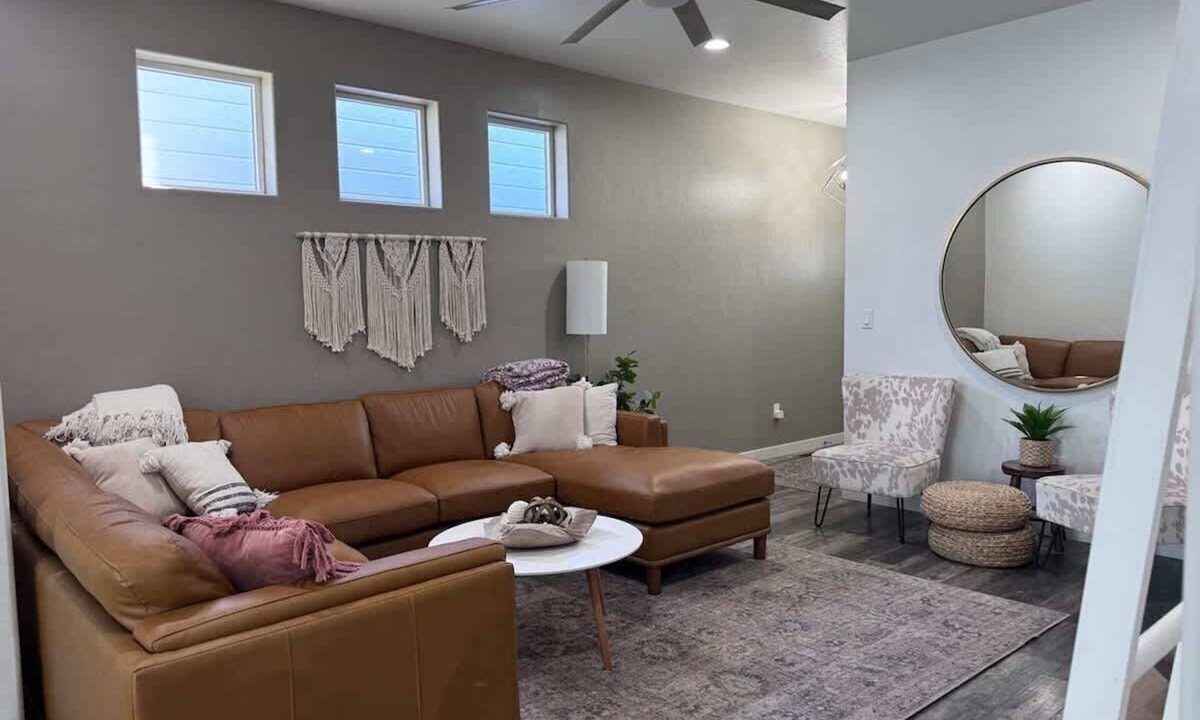 Nampa House | Modern Nampa Retreat | 3BR/2BA | Sleeps 10 | Patio + BBQ | Near Boise