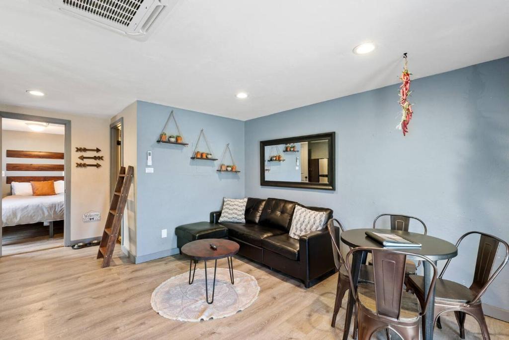 Prescott House | Modern Pet-Friendly Cottage - Graystone Retreat