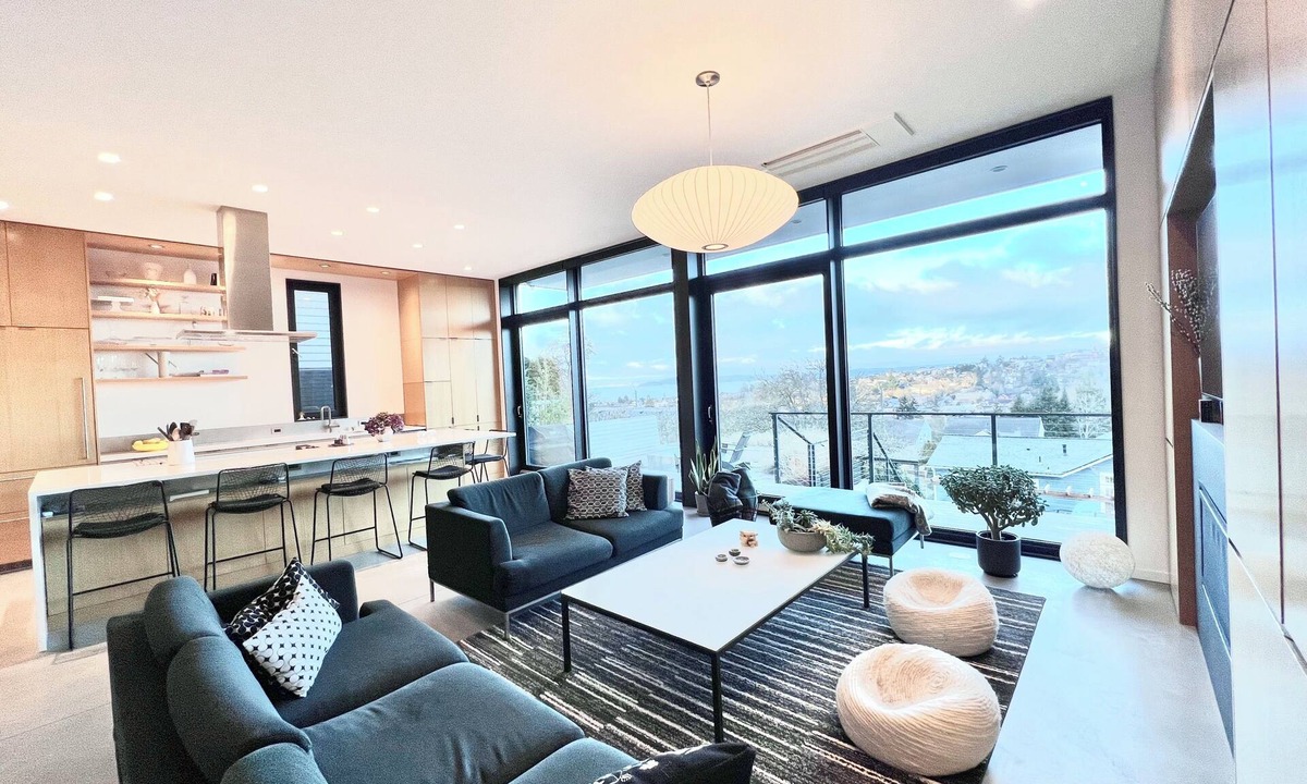 Southeast Magnolia House | Modern Sunset and Water View Home in Seattle's Magnolia Neighborhood