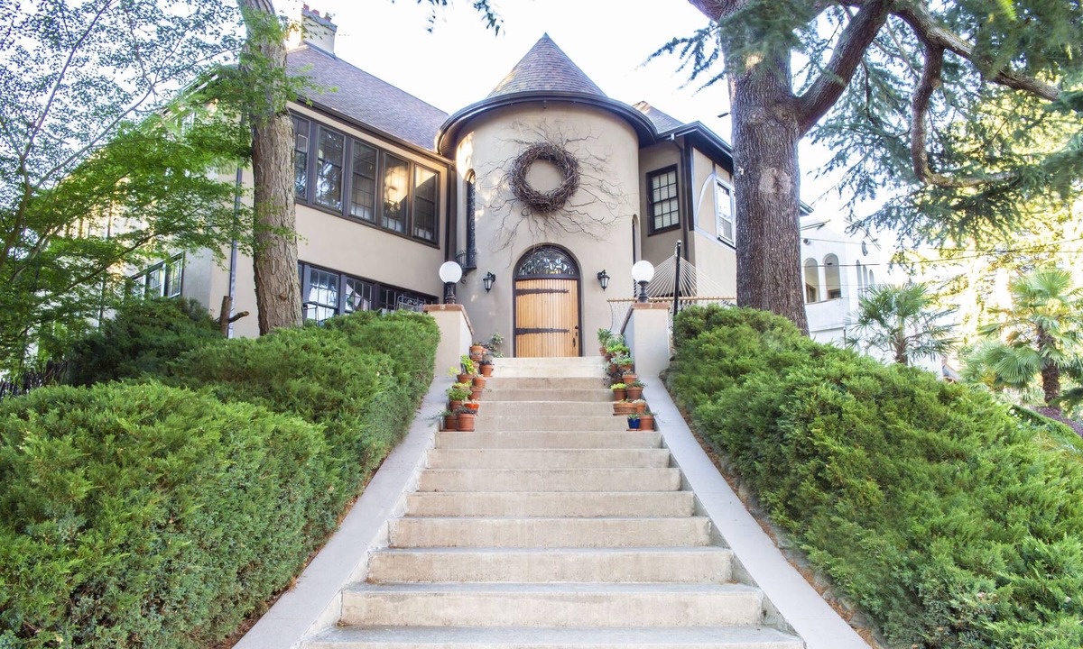 Irvington Apartment | Modern Treehouse in Historic Spanish Turret House