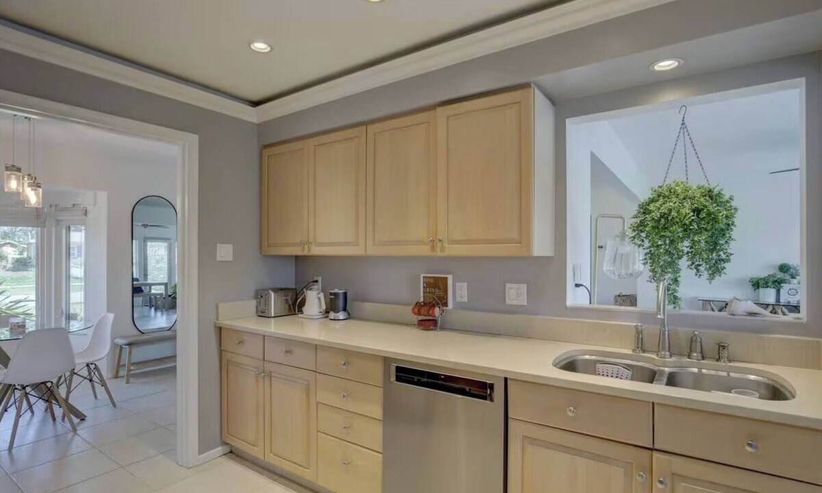 South Gate Ridge House | Modern vacation home right on the lake in Sarasota - 10 km to Siesta Key & Downtown