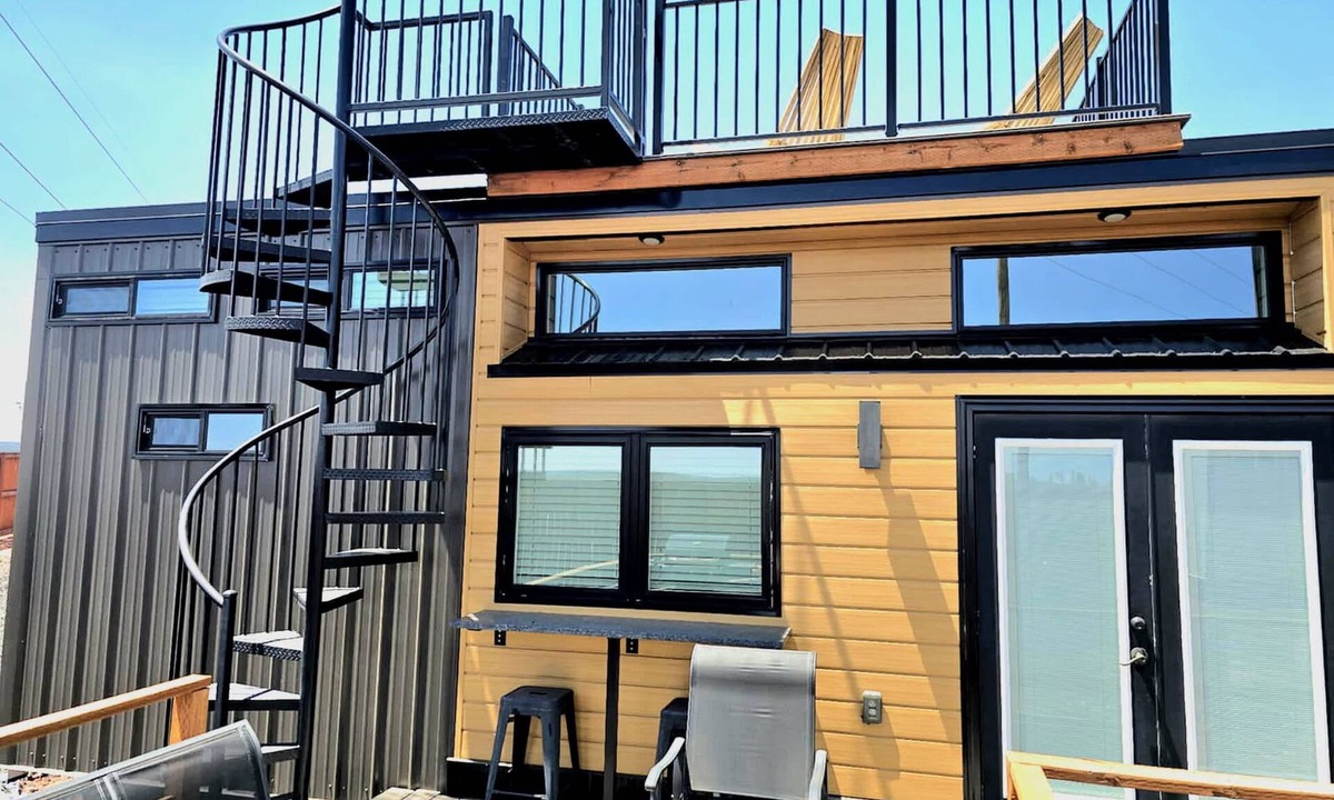 Apple Valley House | Modern Zion Getaway Pet-Friendly Home
