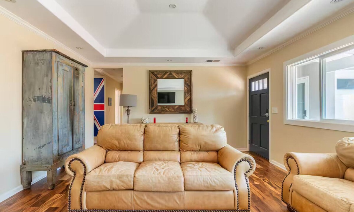 Montecito Cottage | Montecito Beach Cottage. Walk to restaurants.