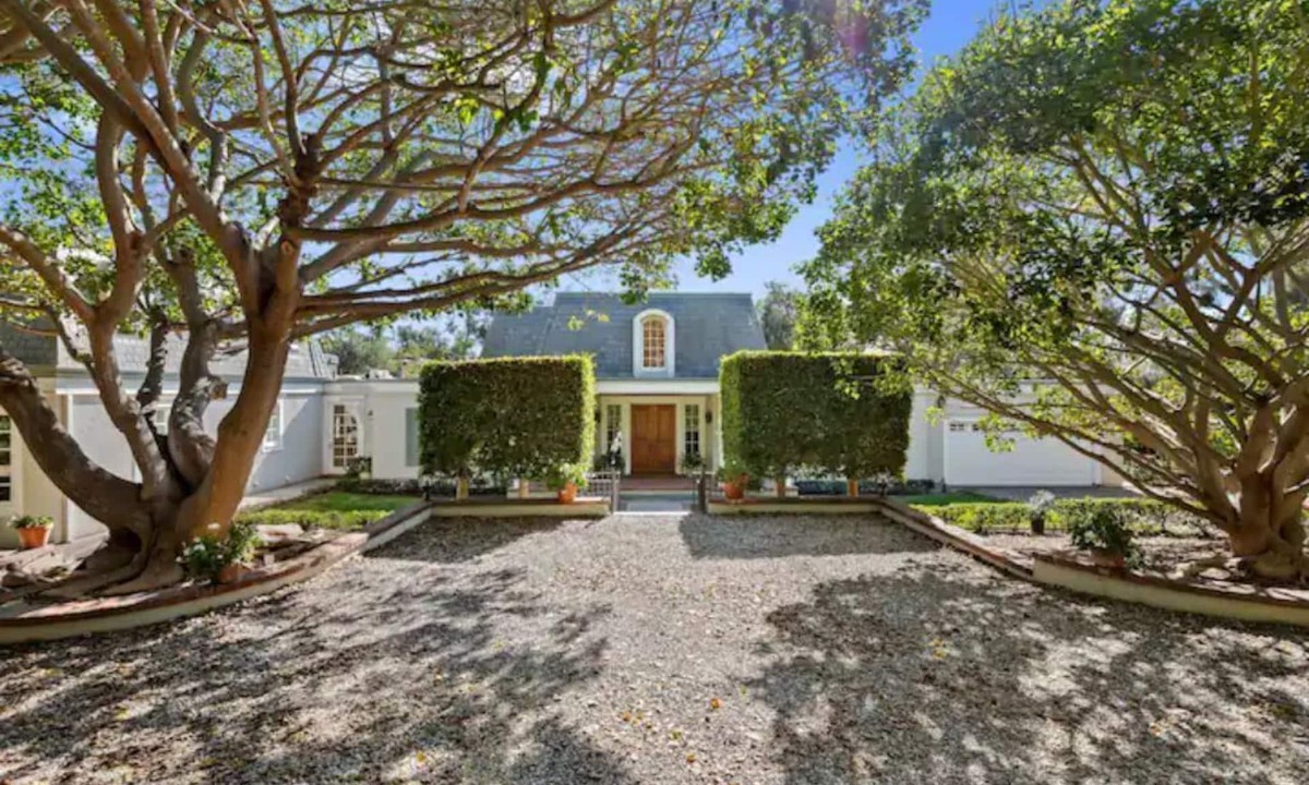 Hedgerow Villa | Montecito Garden Estate - walk to Beach, Hiking Trails, Shops & Restaurants