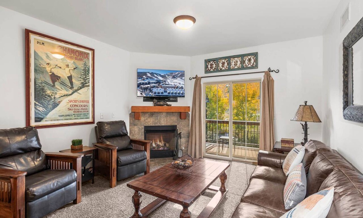 Bear Hollow Village Condo | Moose Mgmt at Bear Hollow 1304: King bed-Top Floor-Office Space-Gym-Dogs Welcome