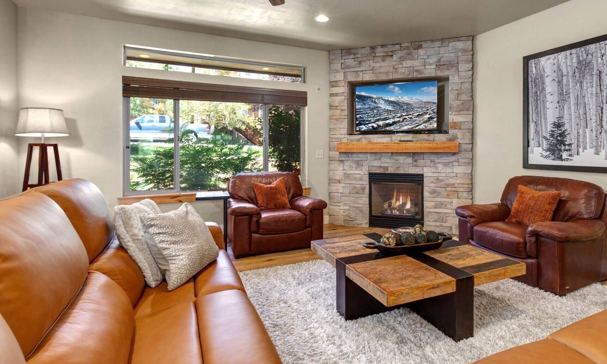 Bear Hollow Village House | Moose Mgmt at Bear Hollow 5610: Pvt. Hot Tub-Balcony with Grill-Free Shuttle
