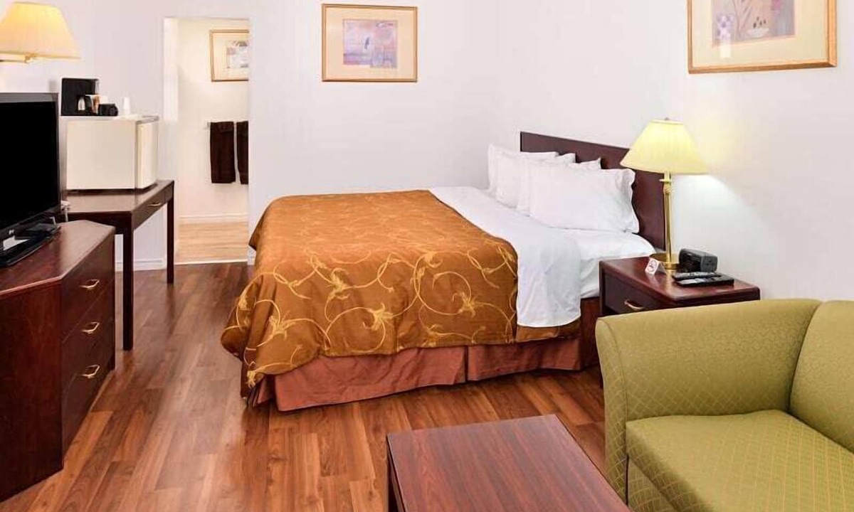Olds Hotel | Motel 8