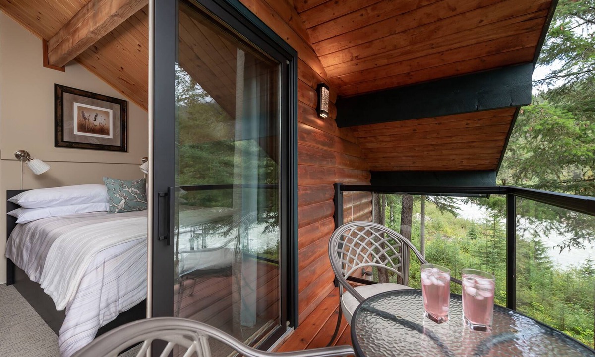 Mount Robson Cabin | Mount Robson Mountain River Lodge