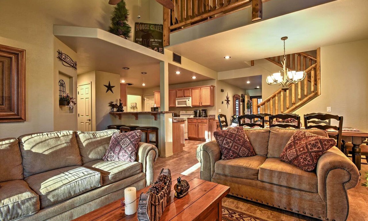 Pinetop Cottage | Mountain Cabin Retreat w/Game Room, Patio & Views