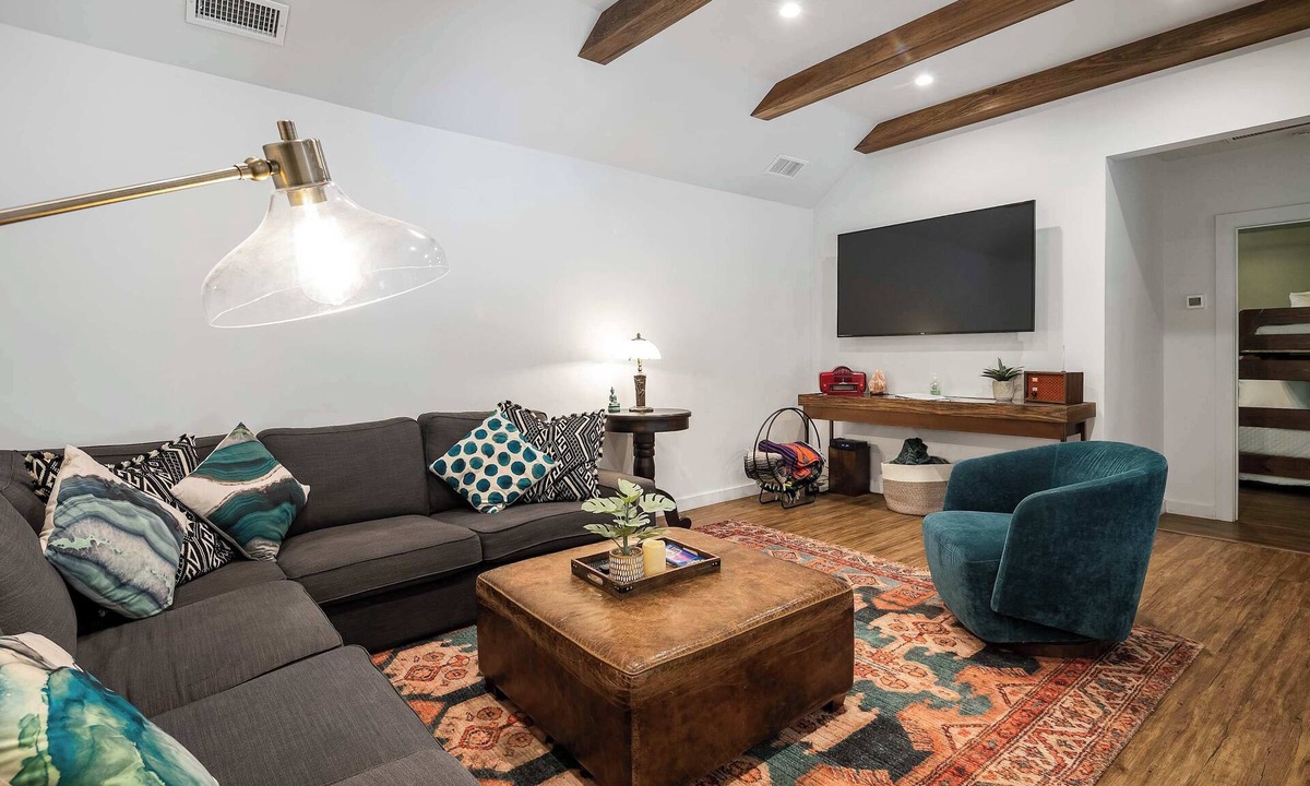 Southside House | Myrinn - Indoor Sauna & Fire Pit Near NAU Campus