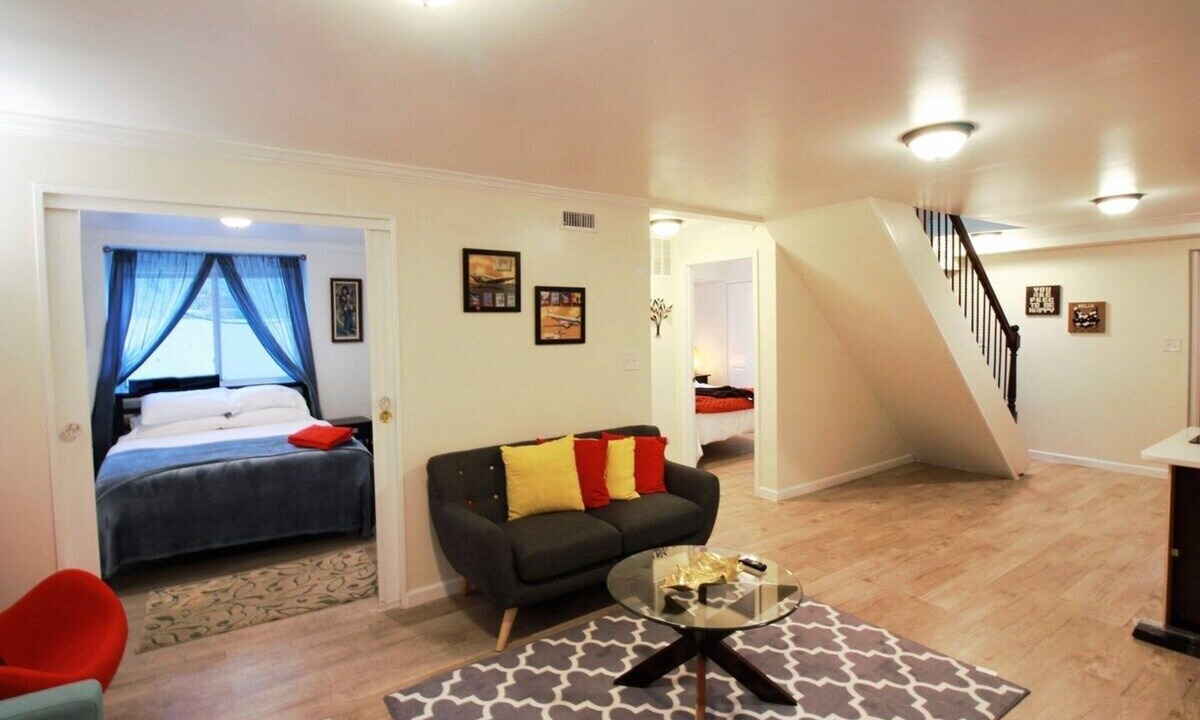 Mount Rainier Bed & Breakfast | NE DC LUX 2BR New Stylish Modern Sunny lowerApt