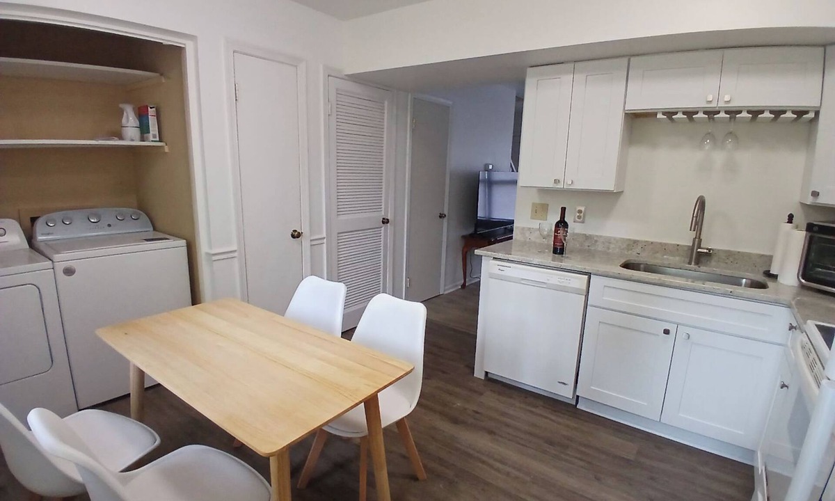 Southwest Raleigh House | Near NCSU, State Fair, RDU & RTP 2BR.Fire Pit .Fenced Yard .Ample Parking
