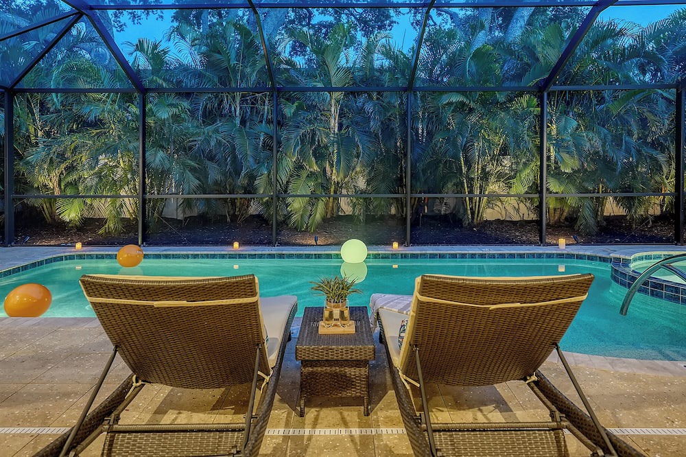 South Poinsettia House | Near Siesta Key | Palm-Lit Nights, Pool & Spa