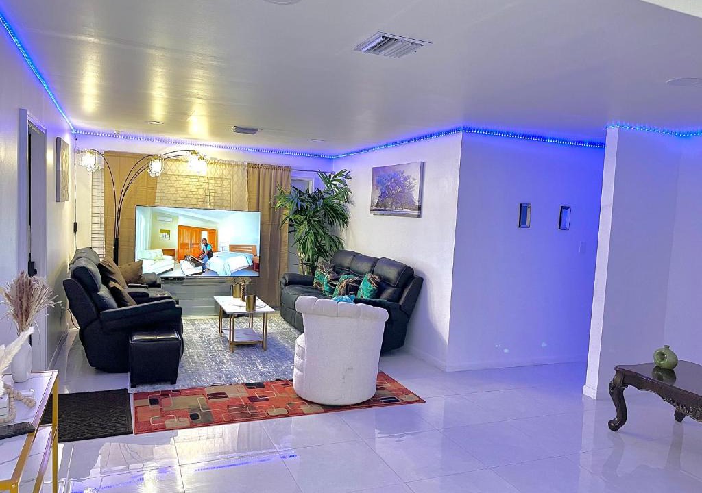 Pompano Beach Villa | New Air VACATION FUN
