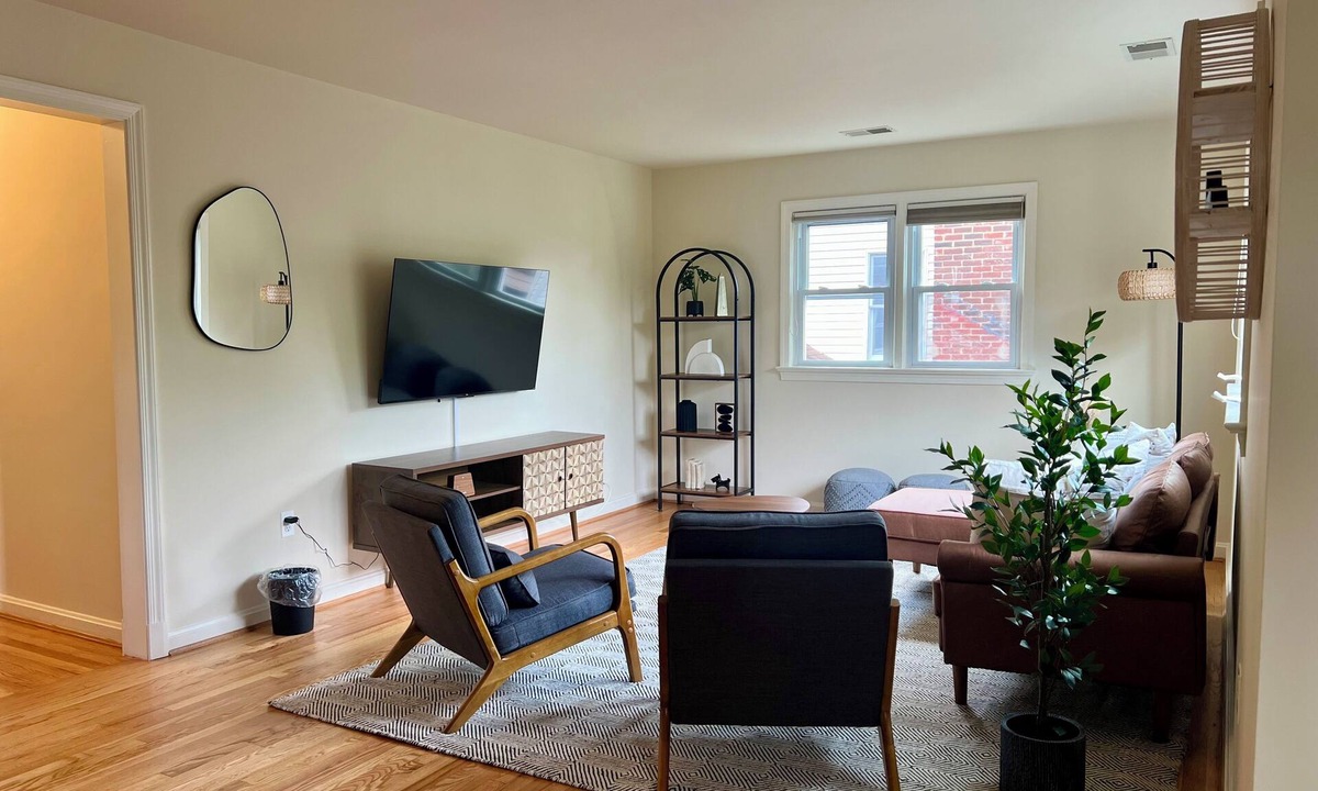 Addison Heights Apartment | NEW Cozy Penthouse - Spacious 3-bedroom apartment. Steps to Metro!