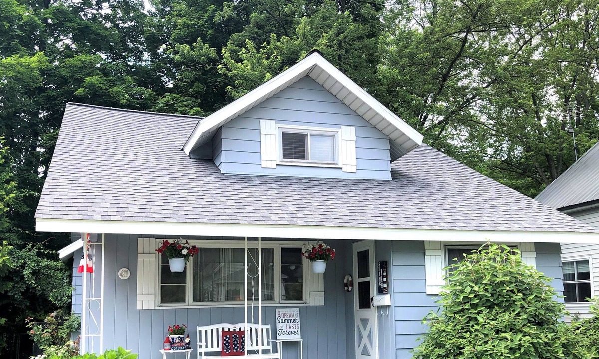 Ludington Cottage | NEW Cute Cottage Walk to Beach/Downtown Ludington