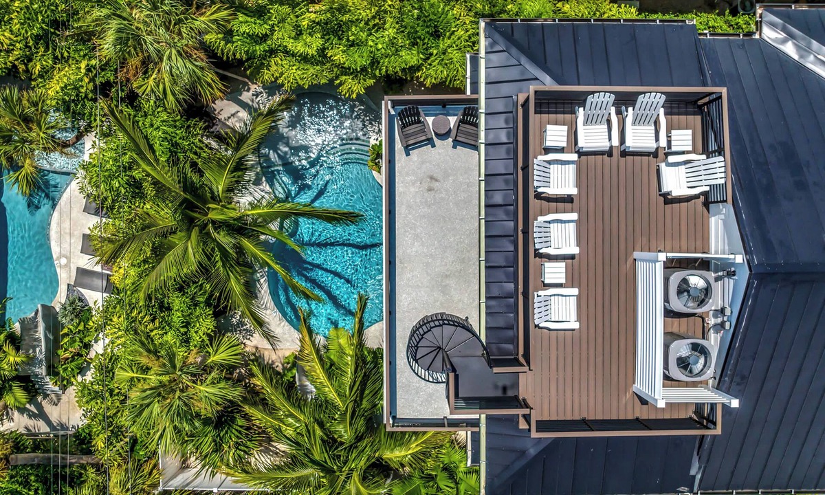 Sarasota House | New-Luxury Lido Estate-Pool-Rooftop-Steps to Beach