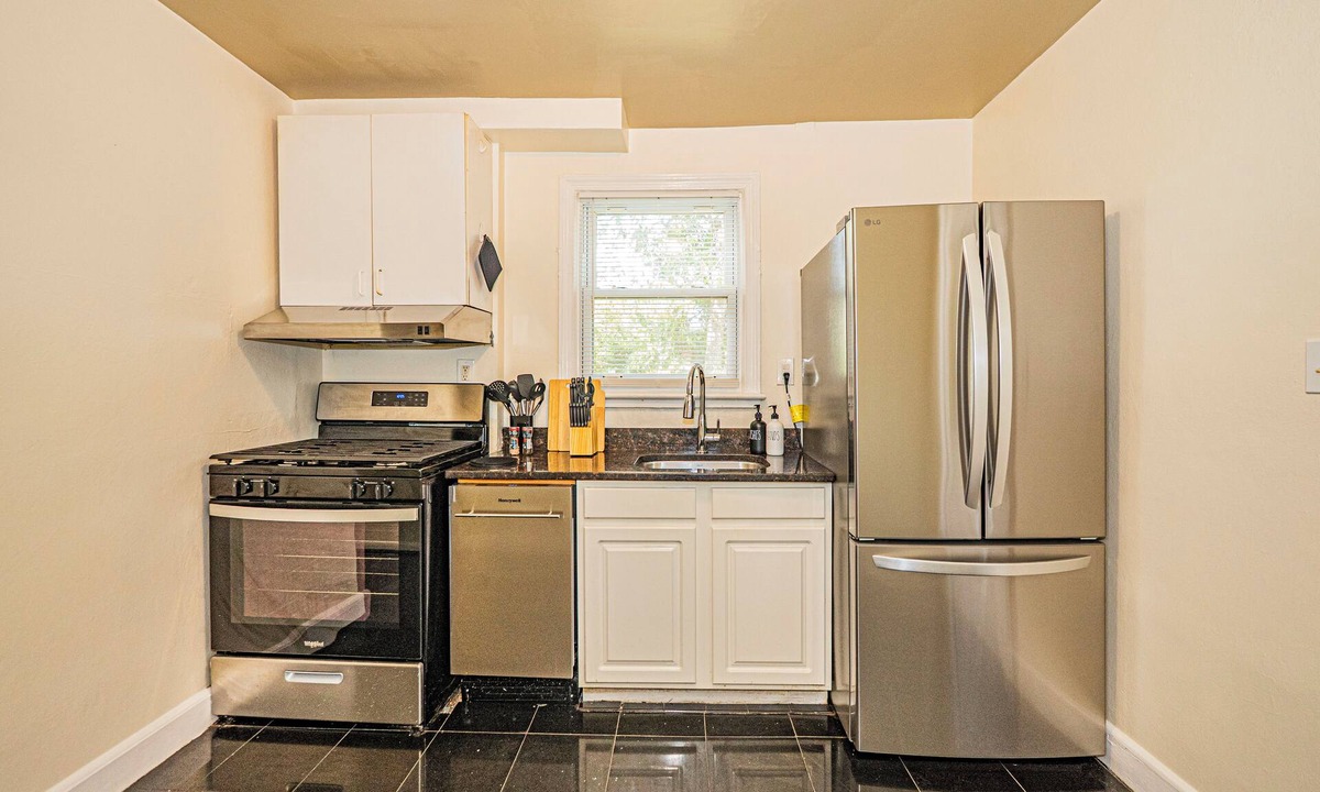Berwyn House | NEW Spacious 5-bedroom house in College Park near UMD!