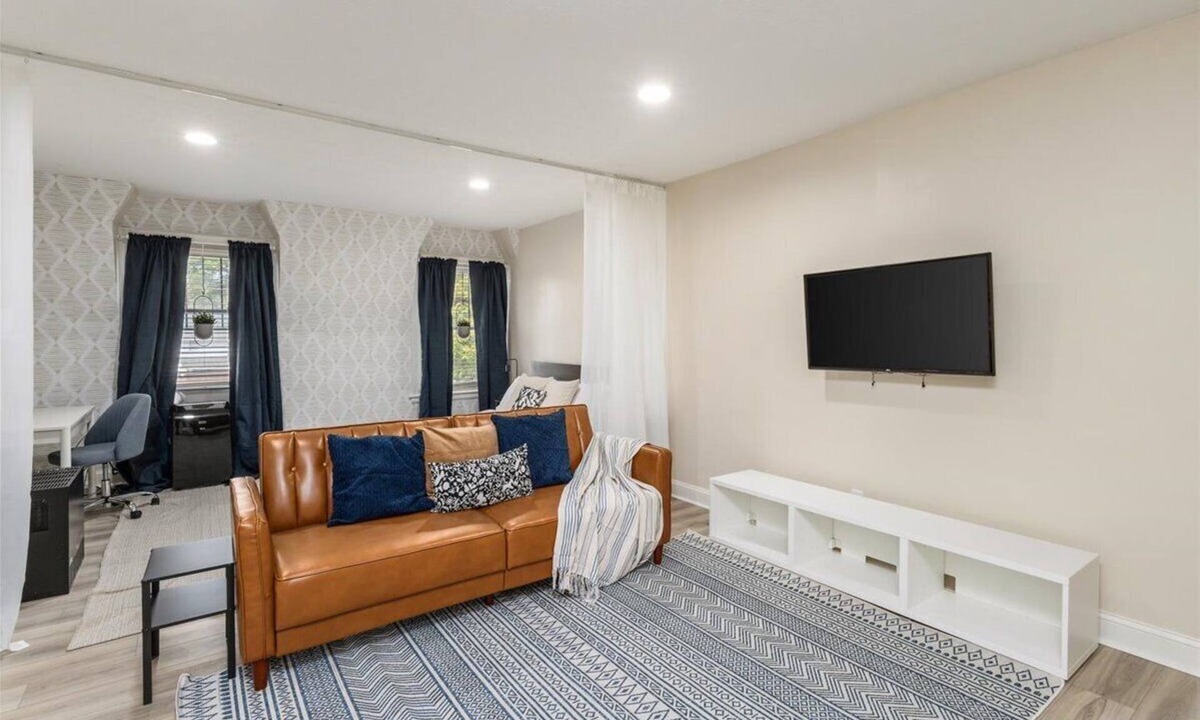 Merion Village Apartment | New Studio, Children's Hospital!
