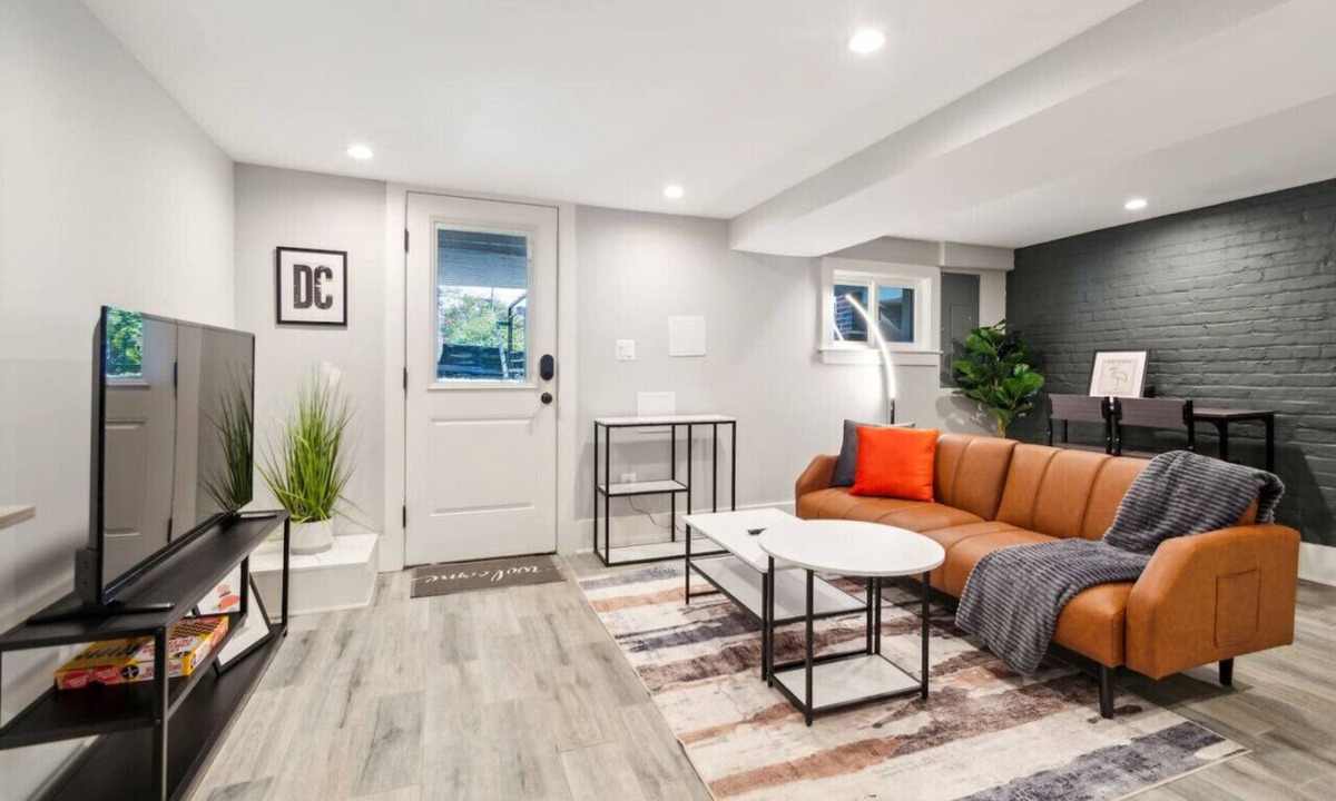 Brightwood Park Condo | NEW Stylish Suite near Manor Park