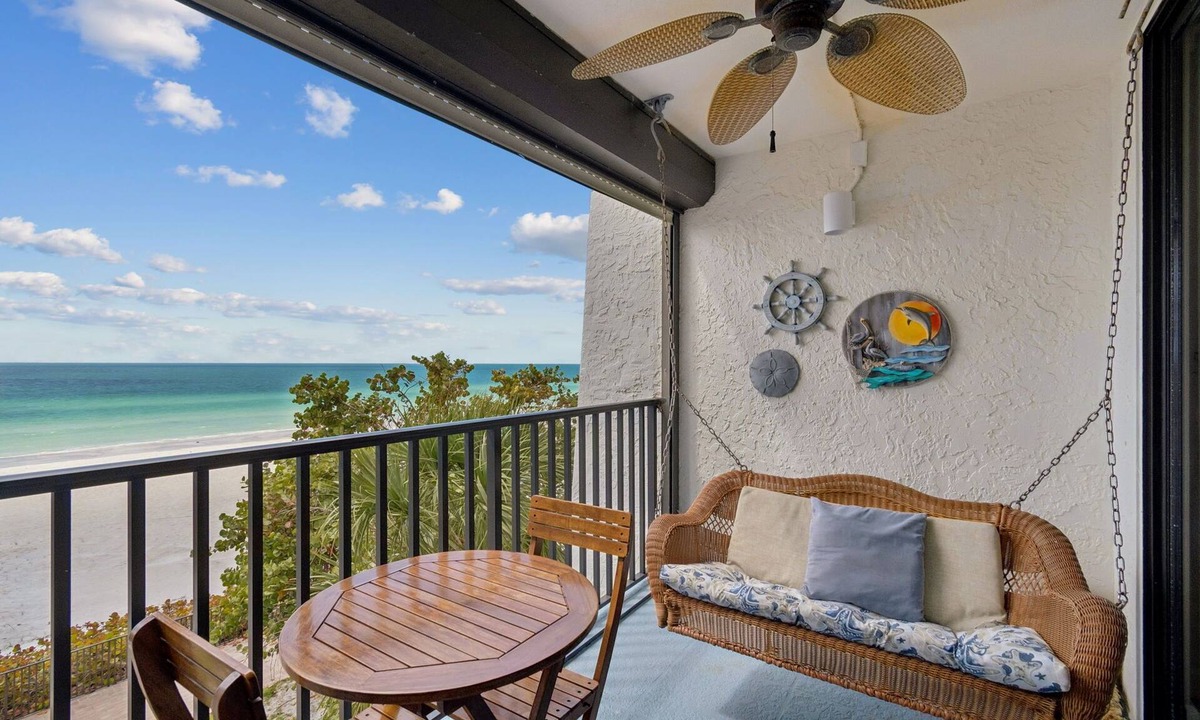 Indian Rocks Beach Condo | New Tastefully Remodeled Direct Gulf Front 1BR/BA Paradise - Very Clean