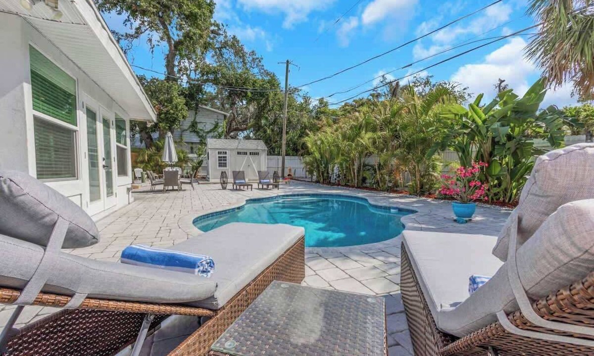South Pinellas Community Council Villa | NEW! Tropical Paradise with Pool! 5 mins to beach!