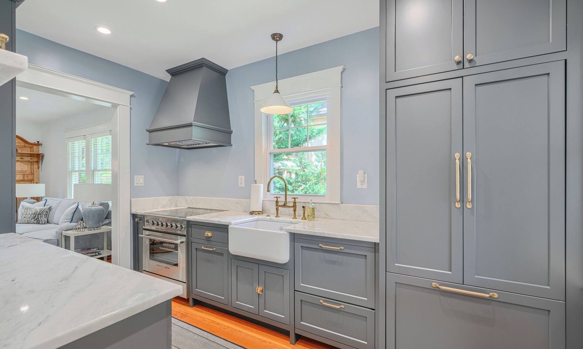 Eastport House | Newly Renovated 2-Bedrom Eastport Home - Park in the Drive and Walk to Downtown