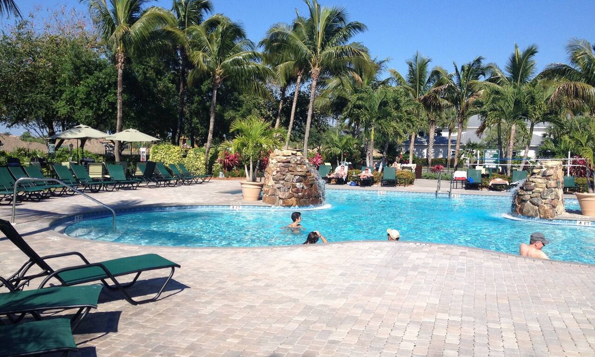 Naples Condo | Newly updated beautiful condo in Naples Florida on Golf Course Beach nearby