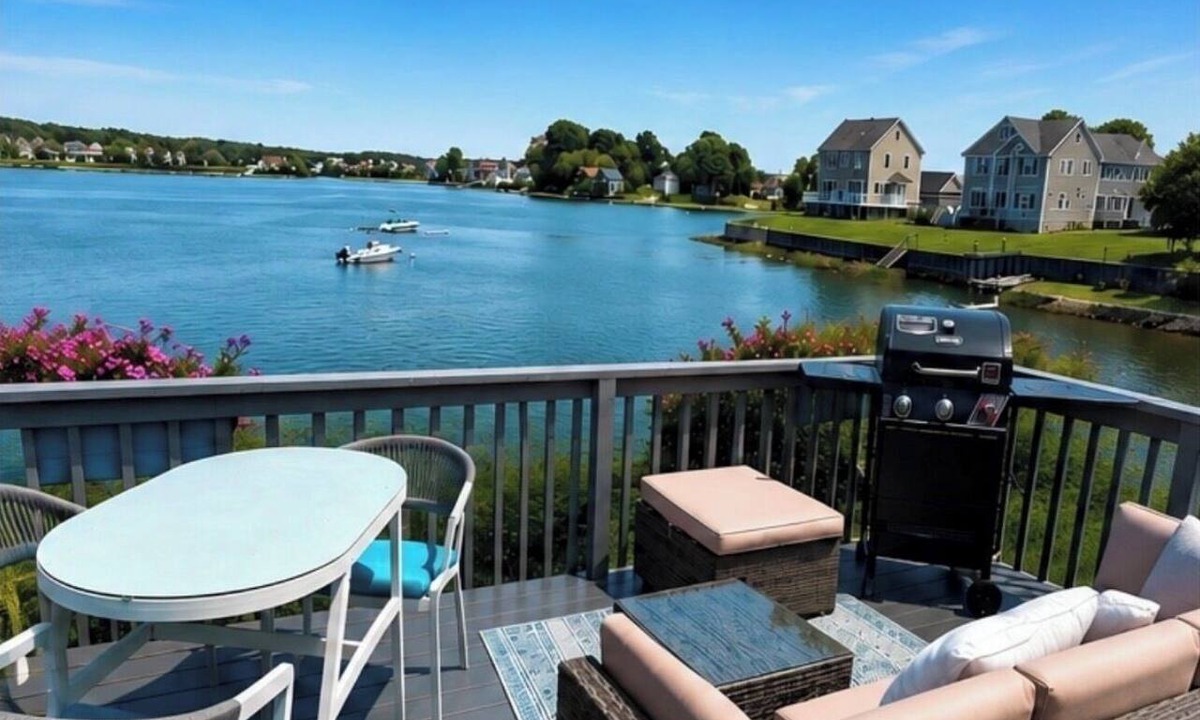 Portsmouth House | Newport County Coastal Retreat!