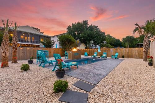Tranquil Harbour House | Oak Island Lux Cottage Fenced Yard & Heated Pool
