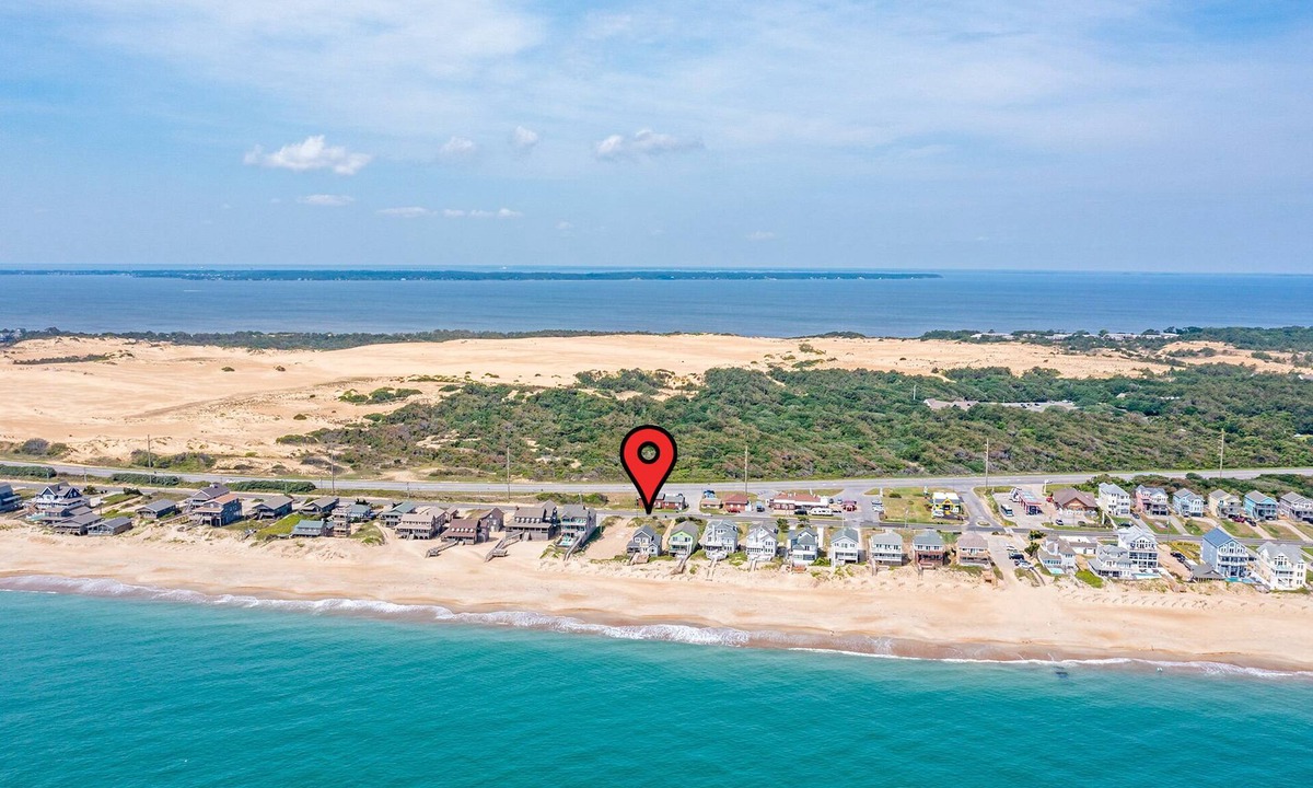 Nags Head Cottage | Oceanfront 5 bedroom in Nags Head, NC Outer Banks. Art lovers home.