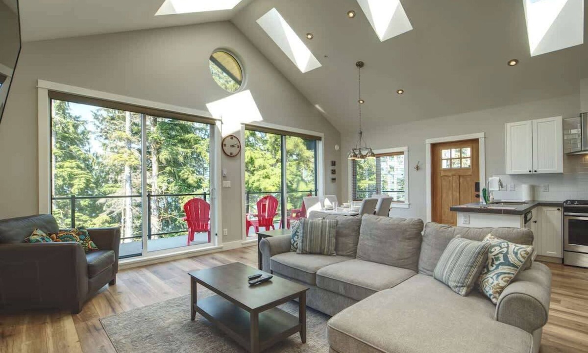 Port Renfrew House | Oceanfront & Amazing Views - Pet Friendly - 2bdrm