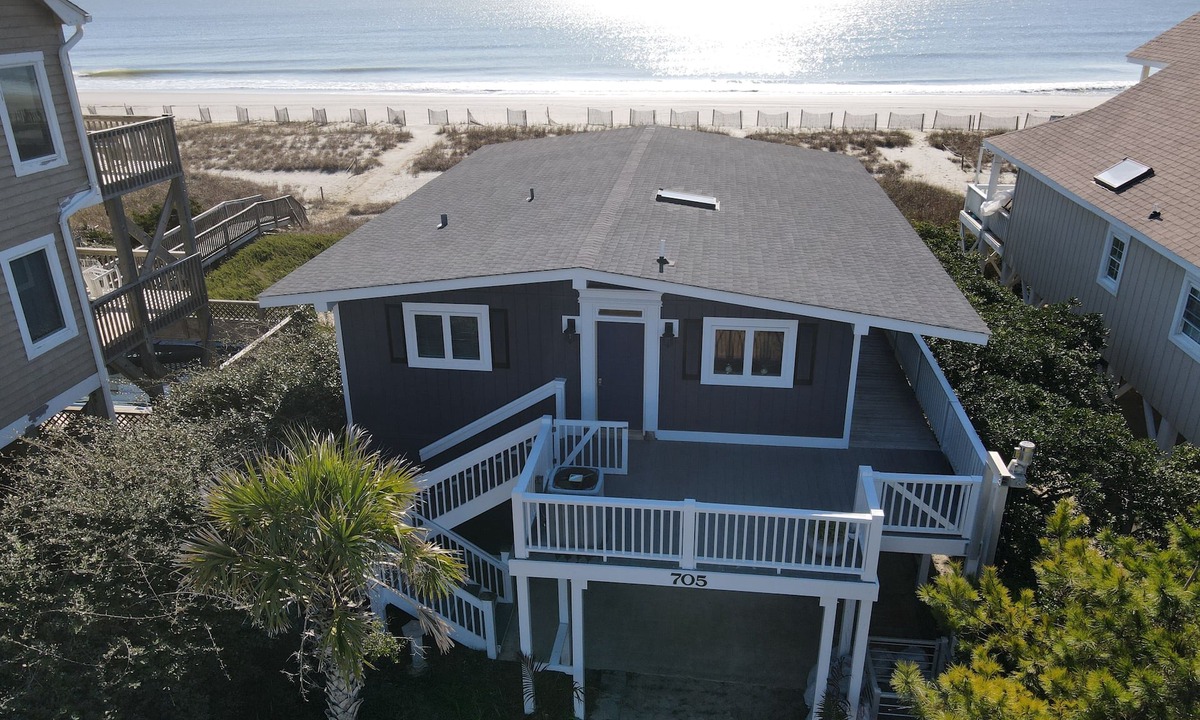 Holden Beach Cottage | Oceanfront Cottage with Great Views!