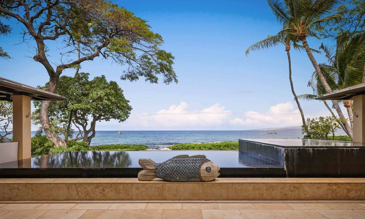 Kamuela Villa | Oceanfront Large Beach Villa