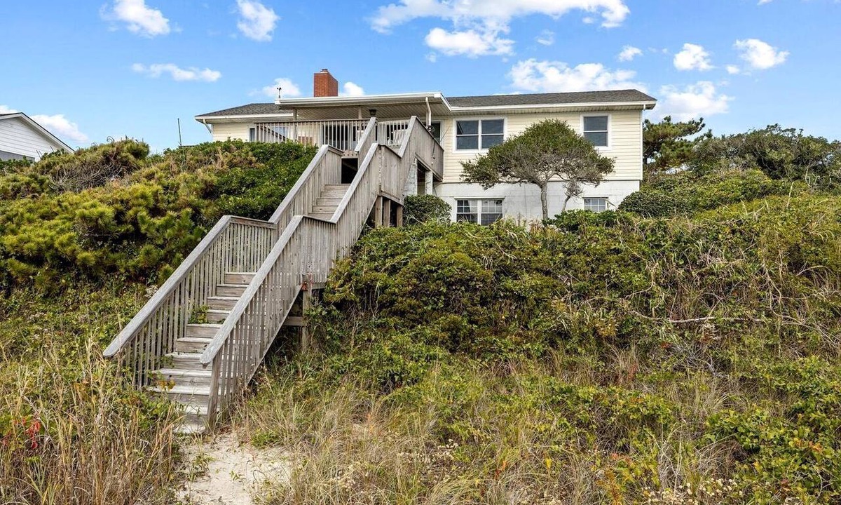 Pine Knoll Shores Cottage | Oceanfront Luxury Home Pine Knoll Shores NC 6 Bedroom Beachfront Sleeps 16 Ocean Views