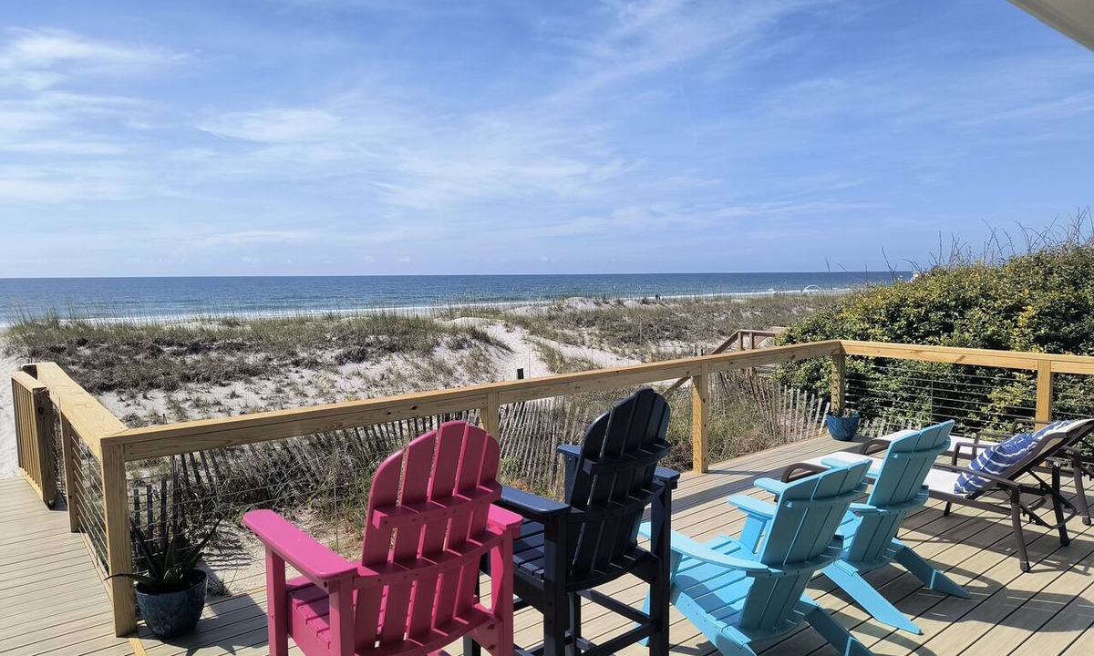 Topsail Beach Cottage | Oceanfront Newly Renovated- Sun-Sun-Theater, Surf Shack, Sleeps 12, Dog Friendly