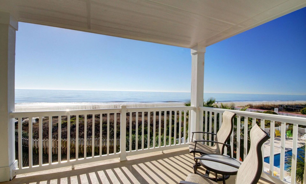 Isle of Palms Villa | Oceanfront, Spacious Condo w/Breathtaking Ocean Views! Community Pool & Elevator!