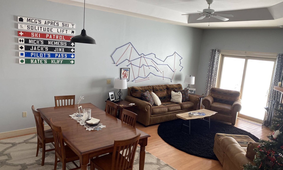 Ludlow Condo | OKEMO SKI IN-OUT. Walk to Pool,Hottubs,bar,free e-car charger
