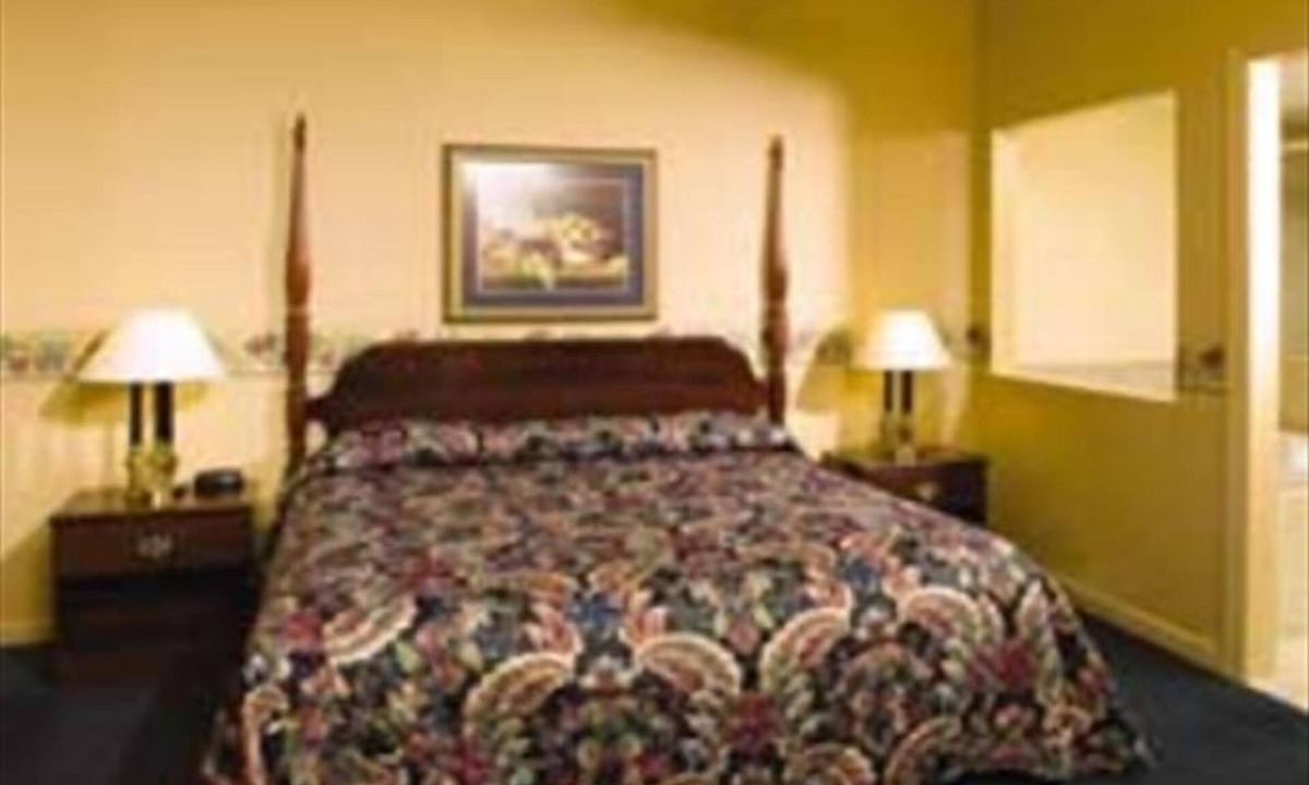 Old Town Alexandria Condo | Old Town Alexandria Resort ~located minutes from the metro