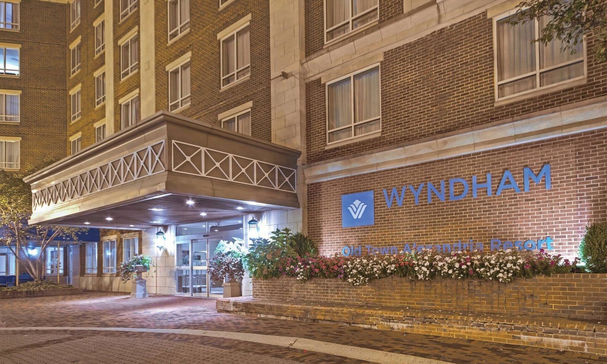 Old Town West Condo | Old Town Alexandria | Four 2BR/2BA King Suites