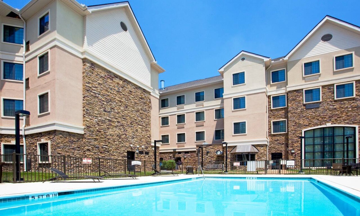 Durham Condo | Outdoor Pool + Free Breakfast + Free Wi-Fi | Close to UNC Chapel Hill University