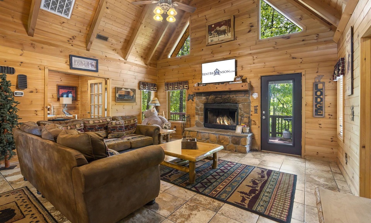 Branson Cedars Cabin | Ozark Preserve Premium Log Cabin Hot Tub & Firepit Car Charger Free Tickets Close to Thunder Ridge