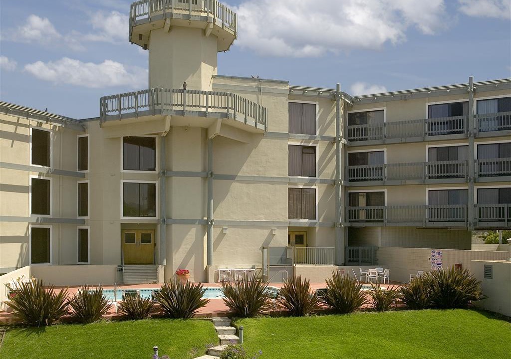 Rockaway Beach Hotel | Pacifica Lighthouse Hotel Trademark Collection by Wyndham