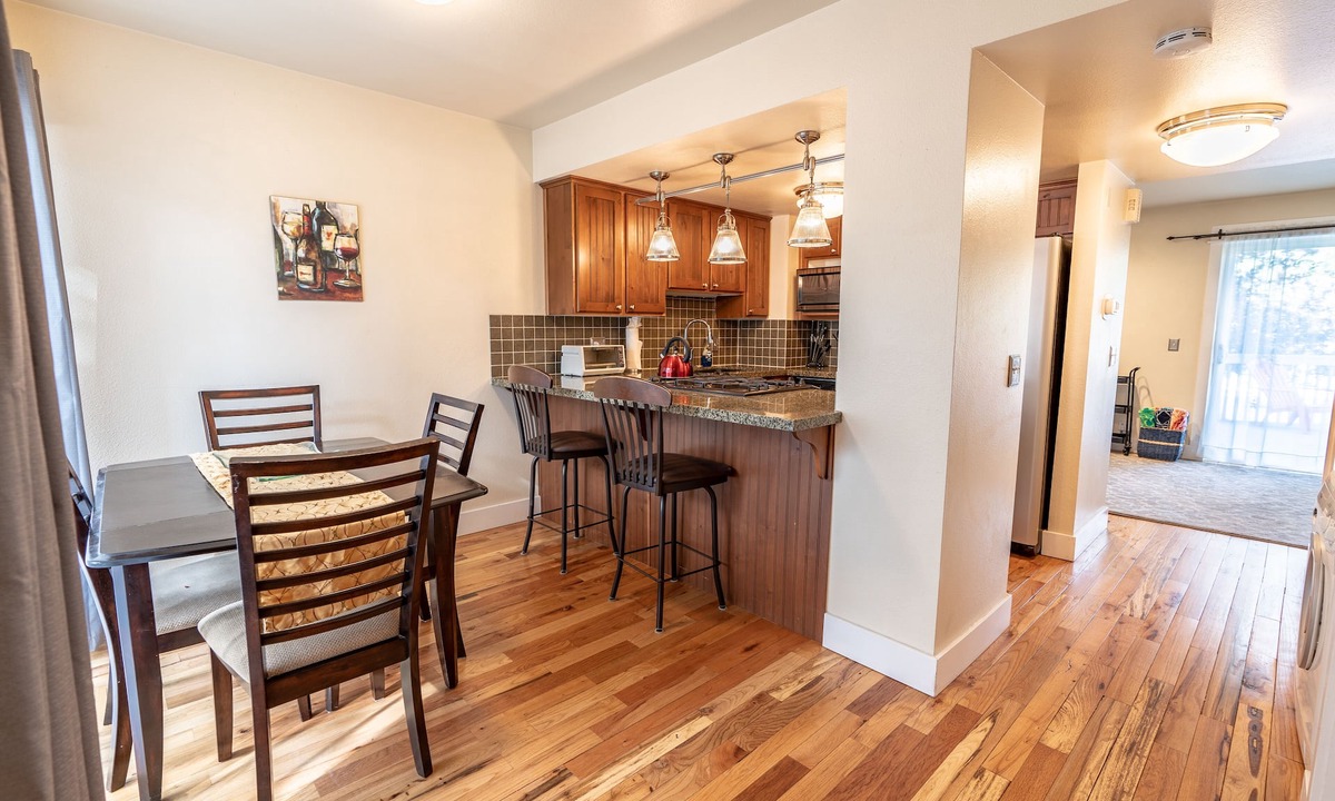 Park Meadows Condo | Park Meadows Townhouse with Private Hot Tub, Near Ski Resorts & Free Bus Access