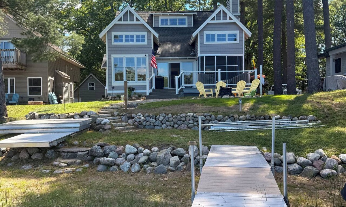 Lake Cottage | Peaceful 3-bedroom cottage on beautiful, all sports, Eight Point Lake