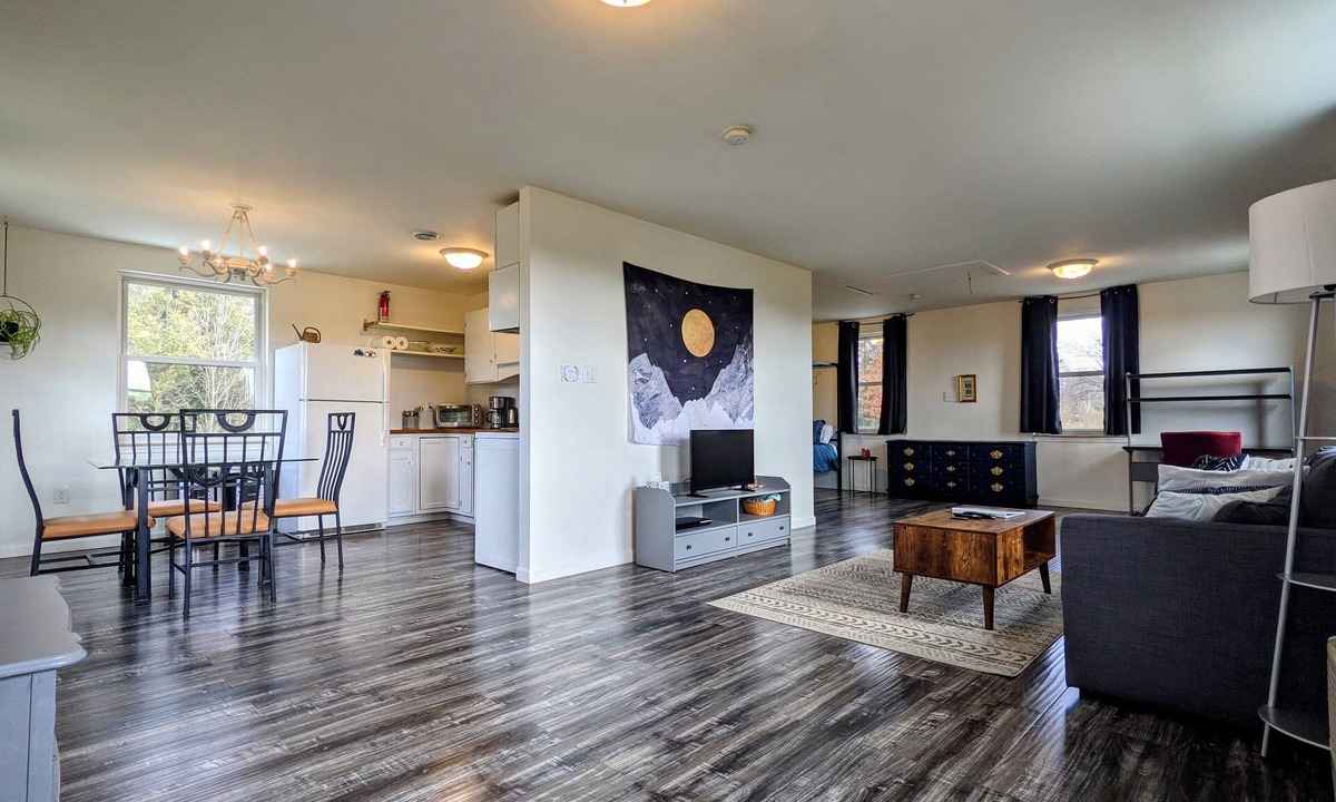 Midland Apartment | Peaceful and Modern Apartment on a 14 Acre Farm