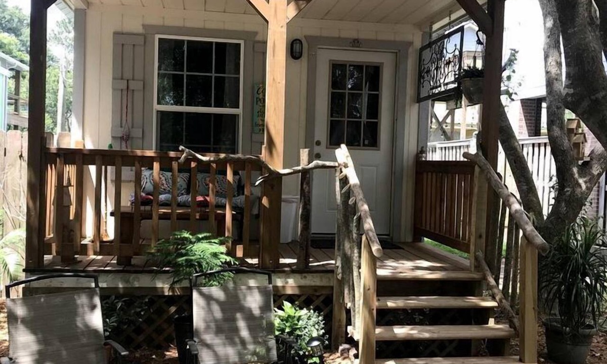 Bacliff Cottage | Peaceful Cottage Escape with Private Porch & Nature Views in Bacliff, Texas